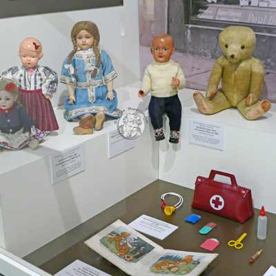 Wartezimmer Puppendoktor