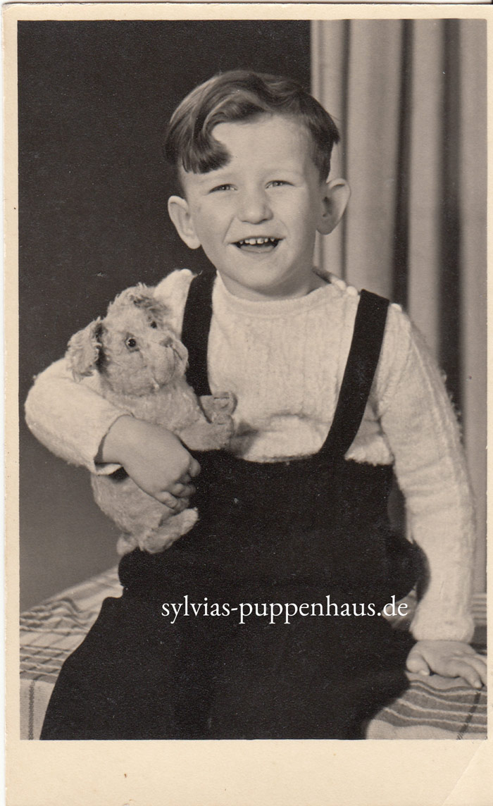 altes Foto Kind mit Spielzeug