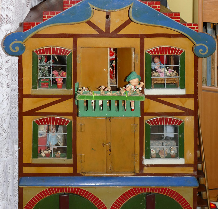 antikes Puppenhaus mit Pferdestall von um 1900