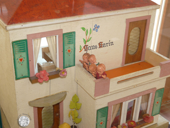 Karins Puppenhaus und Peters Tankstelle
